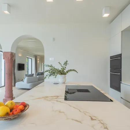 Donatella With Private & Infinity Pool By Rent Villa *